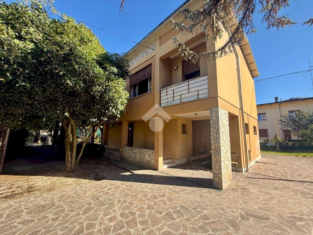 Casa indipendente Via Giovanni Pascoli, Novellara - foto 1