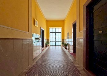 One-room apartment Via Clotilde, Torino (neighborhood San Donato) - photo 2