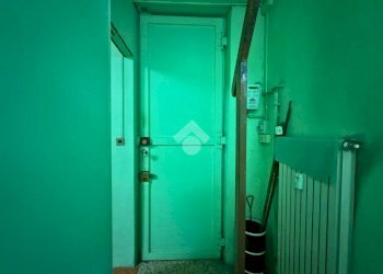 One-room apartment Via Clotilde, Torino (neighborhood San Donato) - photo 4