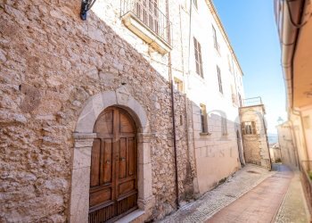 Foto 3 - Stable - Palace Via Re Manfredi
 
11, Rocca d'Arce - photo 3