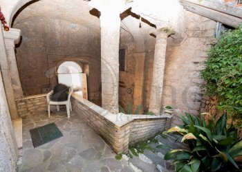 Foto 12 - Stable - Palace Via Re Manfredi
 
11, Rocca d'Arce - photo 12