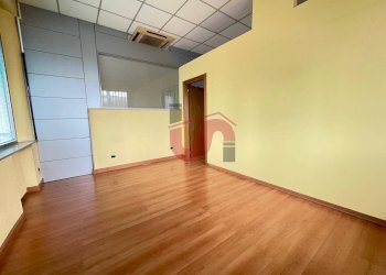 Foto 2 - Commercial Premises Via Roberto Ruffilli, Benevento - photo 2