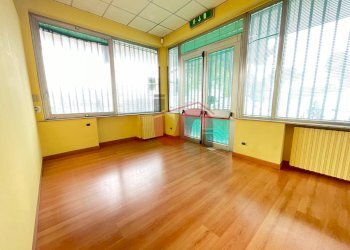 Foto 3 - Commercial Premises Via Roberto Ruffilli, Benevento - photo 3