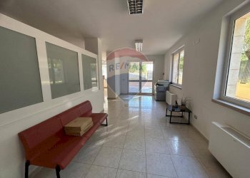 Ricezione / Lobby - Capannone Via Puglia
 
18, Acquaviva delle Fonti - foto 22