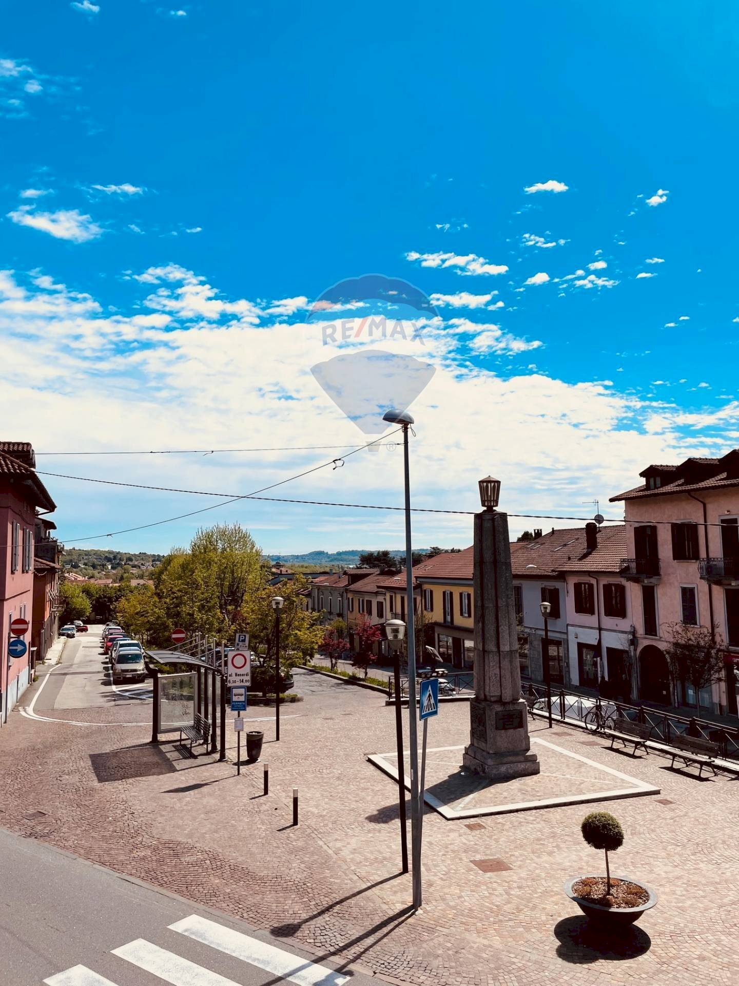 Edificio all\'aperto - Trilocale Via Aldo Mazza
 
1, Gavirate - foto 2