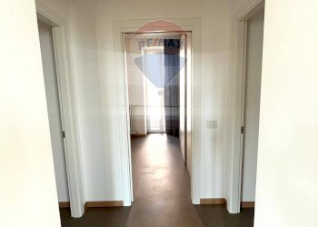 Hall / corridoio - Trilocale Via Aldo Mazza
 
1, Gavirate - foto 15