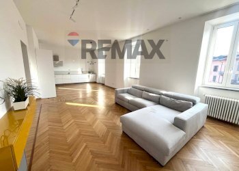 Soggiorno - Three-room apartment Via Aldo Mazza
 
1, Gavirate - photo 1
