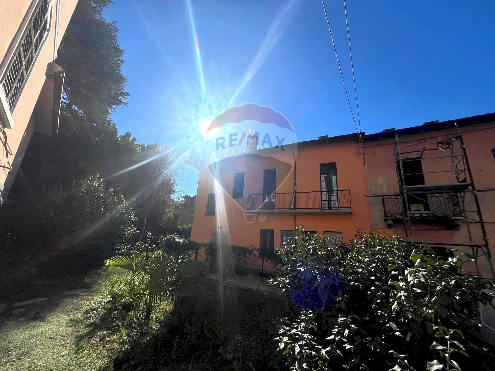 Edificio all\'aperto - Bilocale Via Aldo Mazza
 
1, Gavirate - foto 1