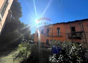 Edificio all\'aperto - Bilocale Via Aldo Mazza
 
1, Gavirate - foto 1