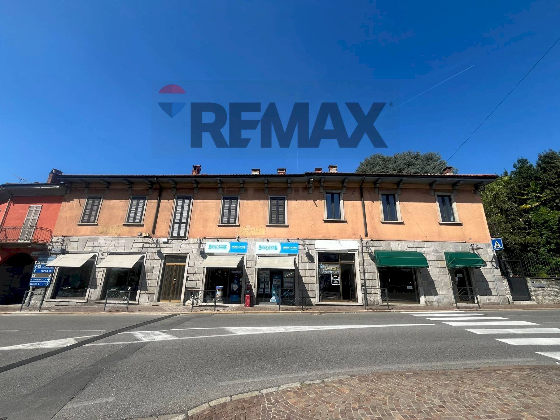 Edificio all\'aperto - Bilocale Via Aldo Mazza
 
1, Gavirate - foto 1