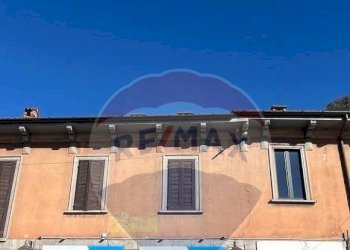 Edificio all\'aperto - Bilocale Via Aldo Mazza
 
1, Gavirate - foto 1