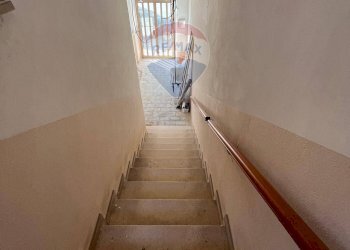 Scale - Bilocale Via Aldo Mazza
 
1, Gavirate - foto 2