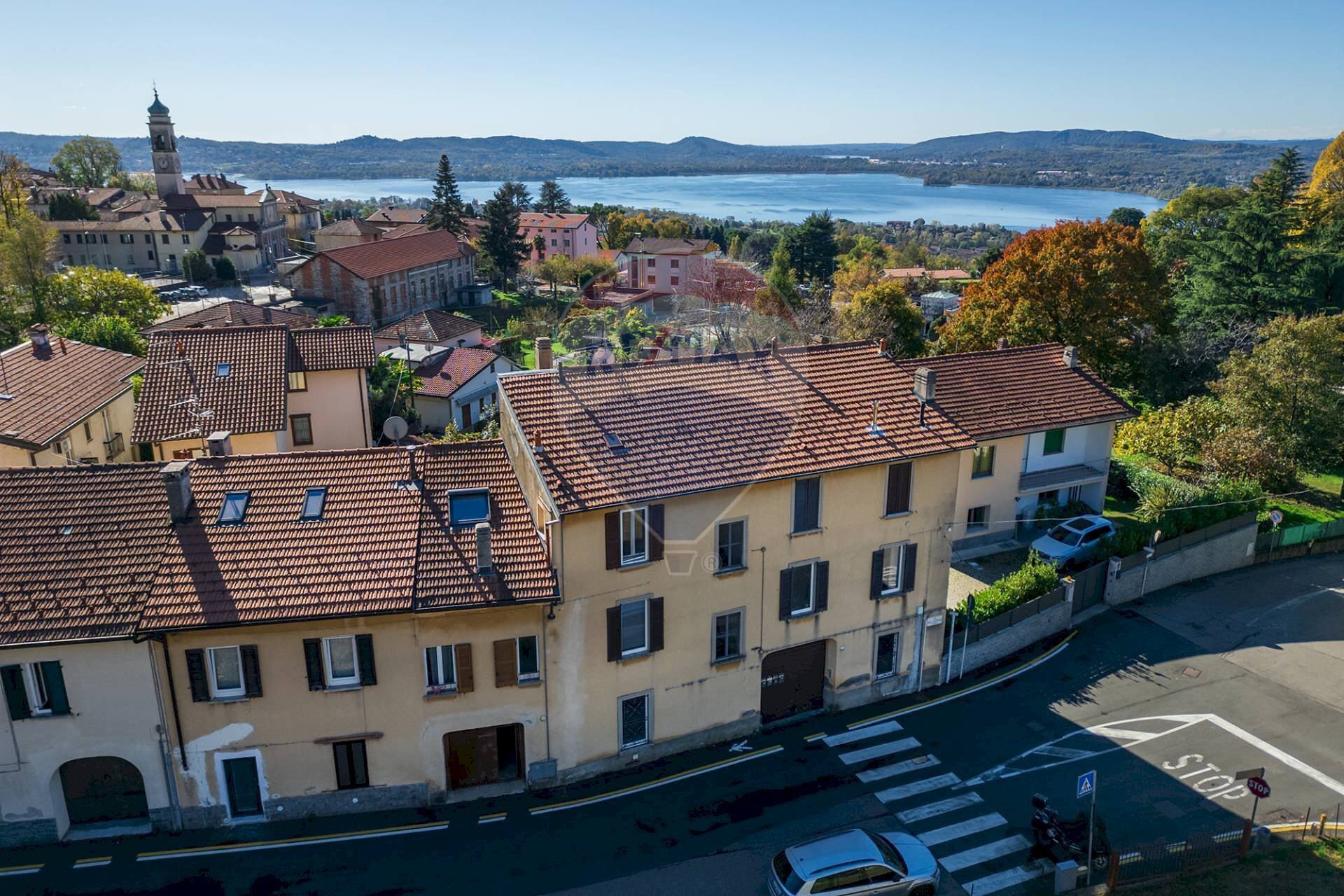 Edificio all\'aperto - Trilocale VIA SACCONAGHI
 
25, Comerio - foto 1