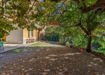 Giardino - Trilocale VIA SACCONAGHI
 
25, Comerio - foto 2