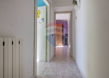 Hall / corridoio - Trilocale VIA SACCONAGHI
 
25, Comerio - foto 12