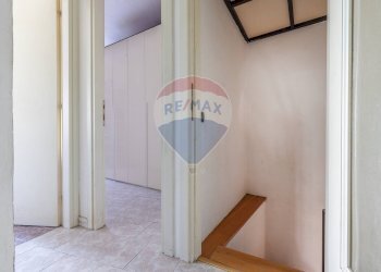 Hall / corridoio - Trilocale VIA SACCONAGHI
 
25, Comerio - foto 13