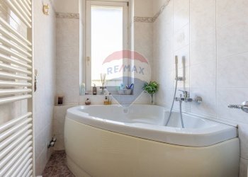 Bagno - Trilocale VIA SACCONAGHI
 
25, Comerio - foto 15