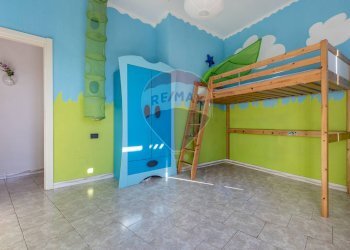 Camera / camera da letto - Trilocale VIA SACCONAGHI
 
25, Comerio - foto 21