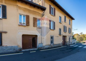 Edificio all\'aperto - Trilocale VIA SACCONAGHI
 
25, Comerio - foto 24