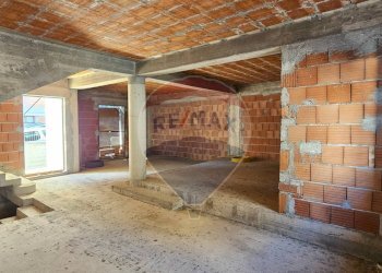 Parcheggio - Semi-detached house Via Etnea
 
SNC, Acquedolci - photo 5
