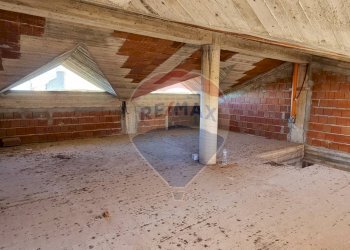 Parcheggio - Semi-detached house Via Etnea
 
SNC, Acquedolci - photo 13