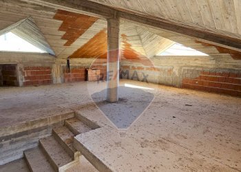 Parcheggio - Semi-detached house Via Etnea
 
SNC, Acquedolci - photo 16