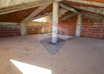 Parcheggio - Semi-detached house Via Etnea
 
SNC, Acquedolci - photo 17