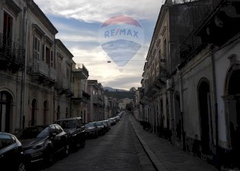 Edificio all\'aperto - Casa indipendente via umbero 1
 
42, Piedimonte Etneo - foto 24