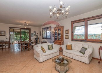 Sala da pranzo - Villa Via Don Lorenzo Milani
 
80, Piazza Armerina - foto 14