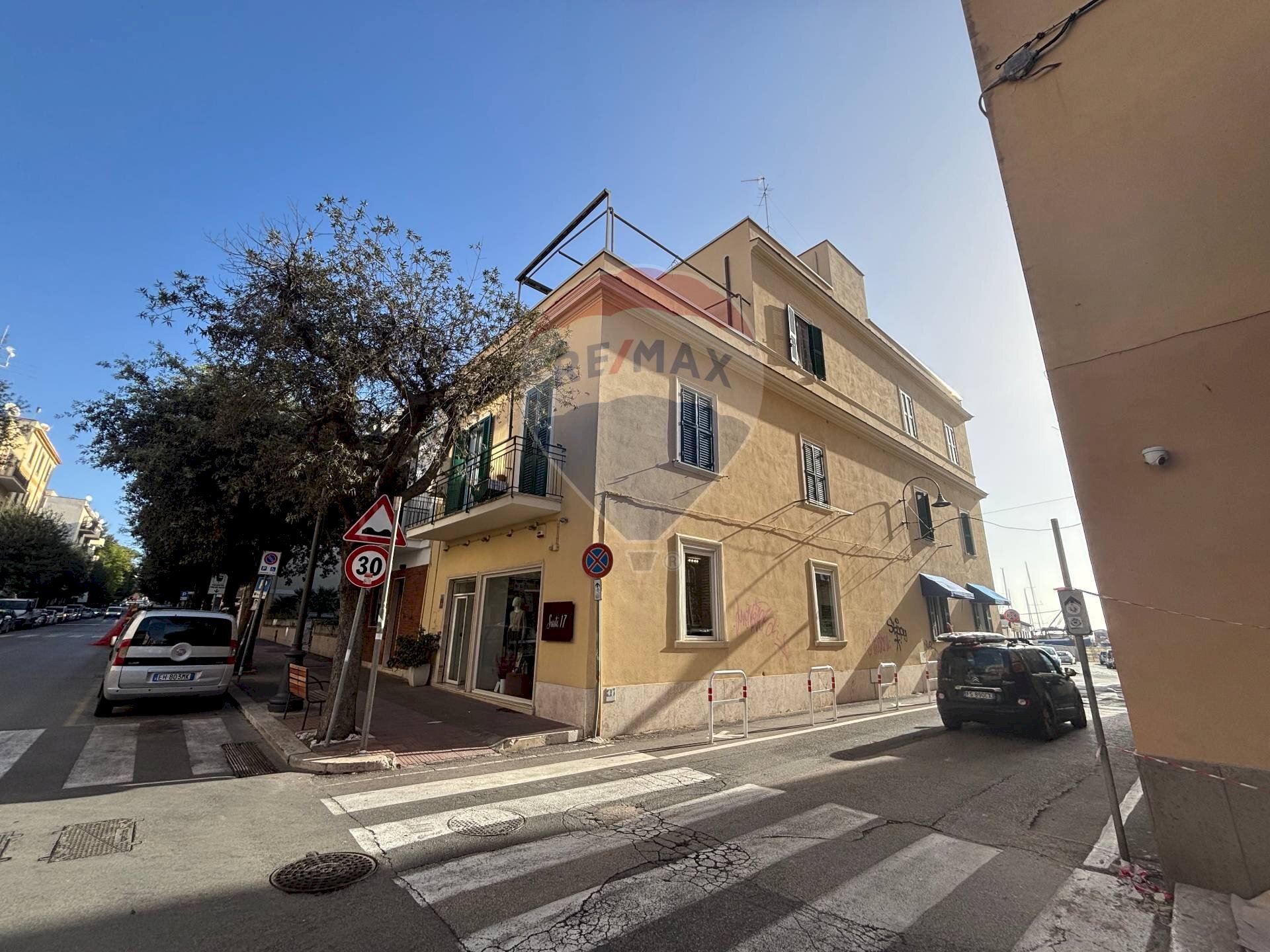 Edificio all\'aperto - Trilocale via Gramsci
 
44, Anzio - foto 1