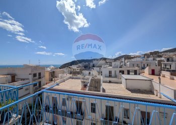 Balcone soggiorno - Quadrilocale Via Alcide de Gasperi
 
4, Mattinata - foto 14