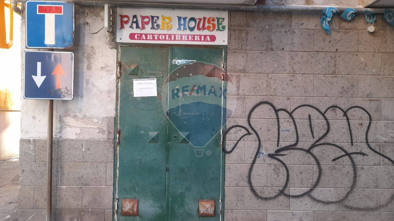 Edificio all\'aperto - Negozio Traversa III di Via Cappuccini, Pozzuoli - foto 2