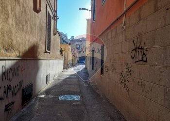 Edificio all\'aperto - Negozio Traversa III di Via Cappuccini, Pozzuoli - foto 15