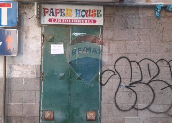 Edificio all\'aperto - Negozio Traversa III di Via Cappuccini, Pozzuoli - foto 2