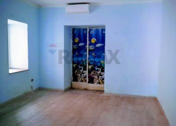 Stanza vuota - Negozio Traversa III di Via Cappuccini, Pozzuoli - foto 1