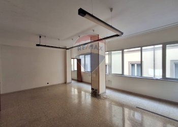 Stanza vuota - Ufficio Via San Giacomo
 
15, Napoli - foto 4