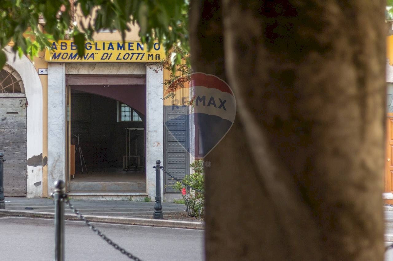 Edificio all\'aperto - Locale Commerciale Ischia di Castro - foto 2