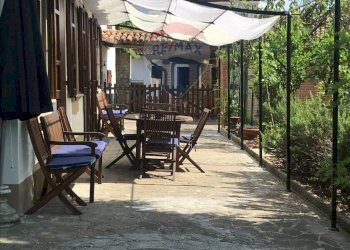 pergolato - Villa Poggio - Pornenzo
 
227, Montecalvo Versiggia - photo 1