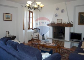 soggiorno - Villa Poggio - Pornenzo
 
227, Montecalvo Versiggia - photo 9