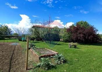 Giardino - Casa indipendente Via Gramsci
 
11, Prato Sesia - foto 19