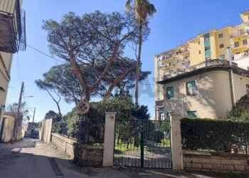 Edificio all\'aperto - Quadrilocale Via Vincenzo Gambardella, Torre Annunziata - foto 2