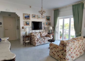 Soggiorno - Quadrilocale Via Vincenzo Gambardella, Torre Annunziata - foto 24