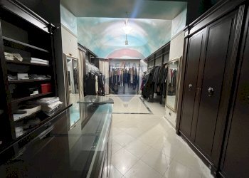 interno negozio - Shop Via Napoli
 
133, Napoli - photo 1