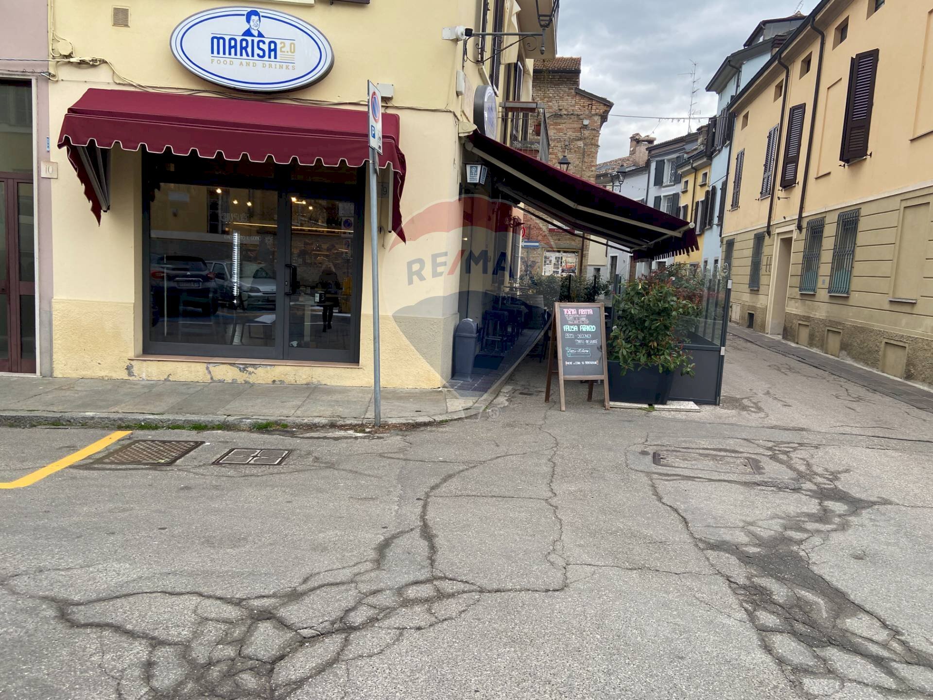 Edificio all\'aperto - Cafeteria - Cold Bar Via Bacchini
 
44, Fidenza - photo 3