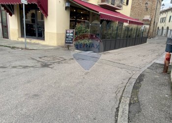 Edificio all\'aperto - Cafeteria - Cold Bar Via Bacchini
 
44, Fidenza - photo 5