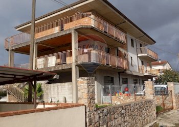 Edificio all\'aperto - Casa indipendente Santi Cosma e Damiano - foto 1