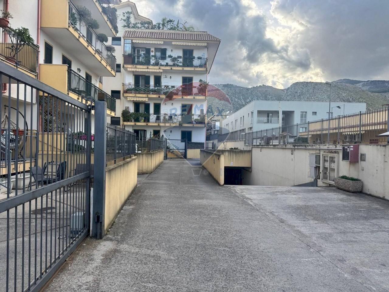 Edificio all\'aperto - Box via Oreste Lo Valvo
24/F, Palermo - foto 2