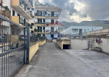 Edificio all\'aperto - Box via Oreste Lo Valvo
 
24/F, Palermo - foto 2