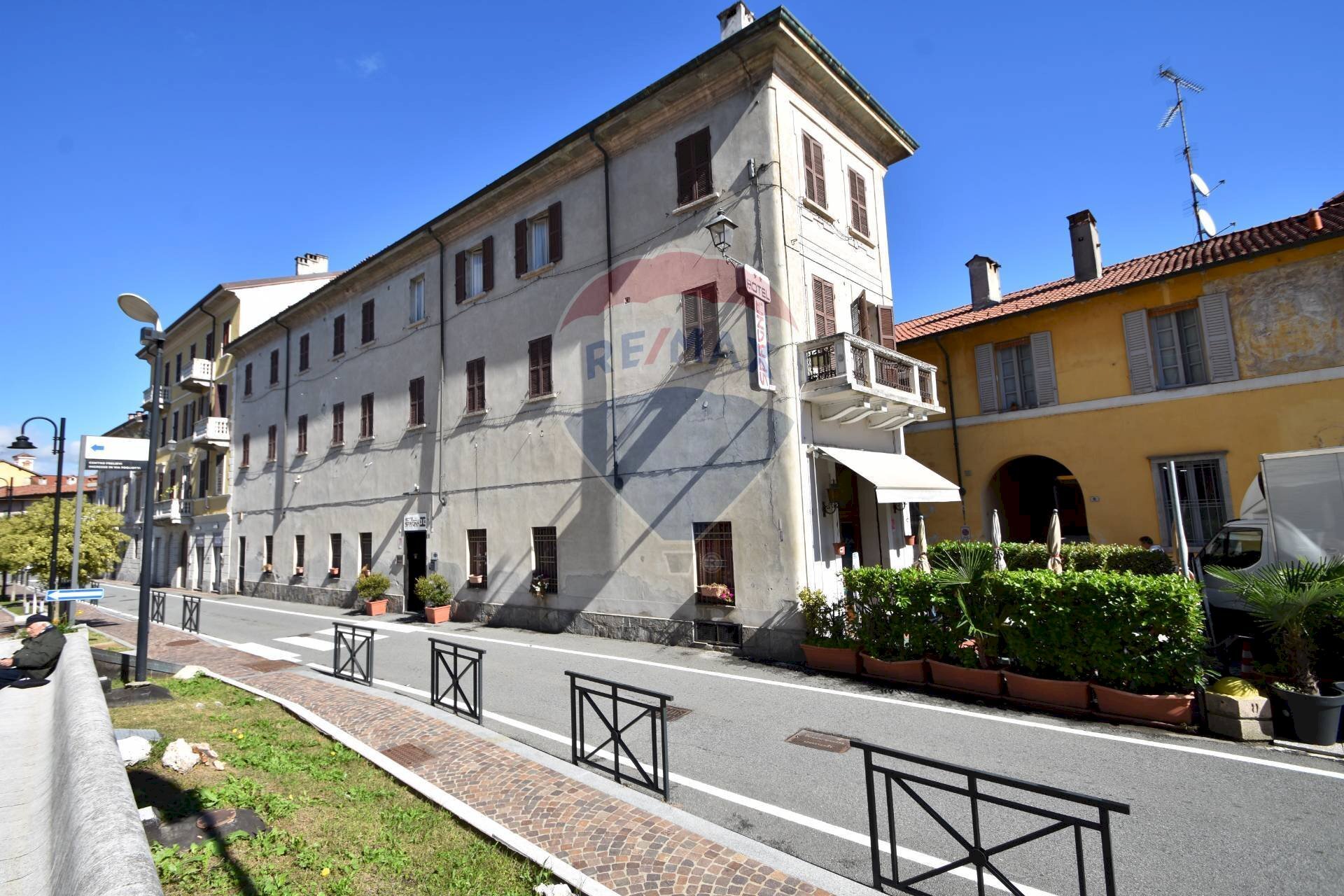 Edificio all\'aperto - Residence Arona - foto 1