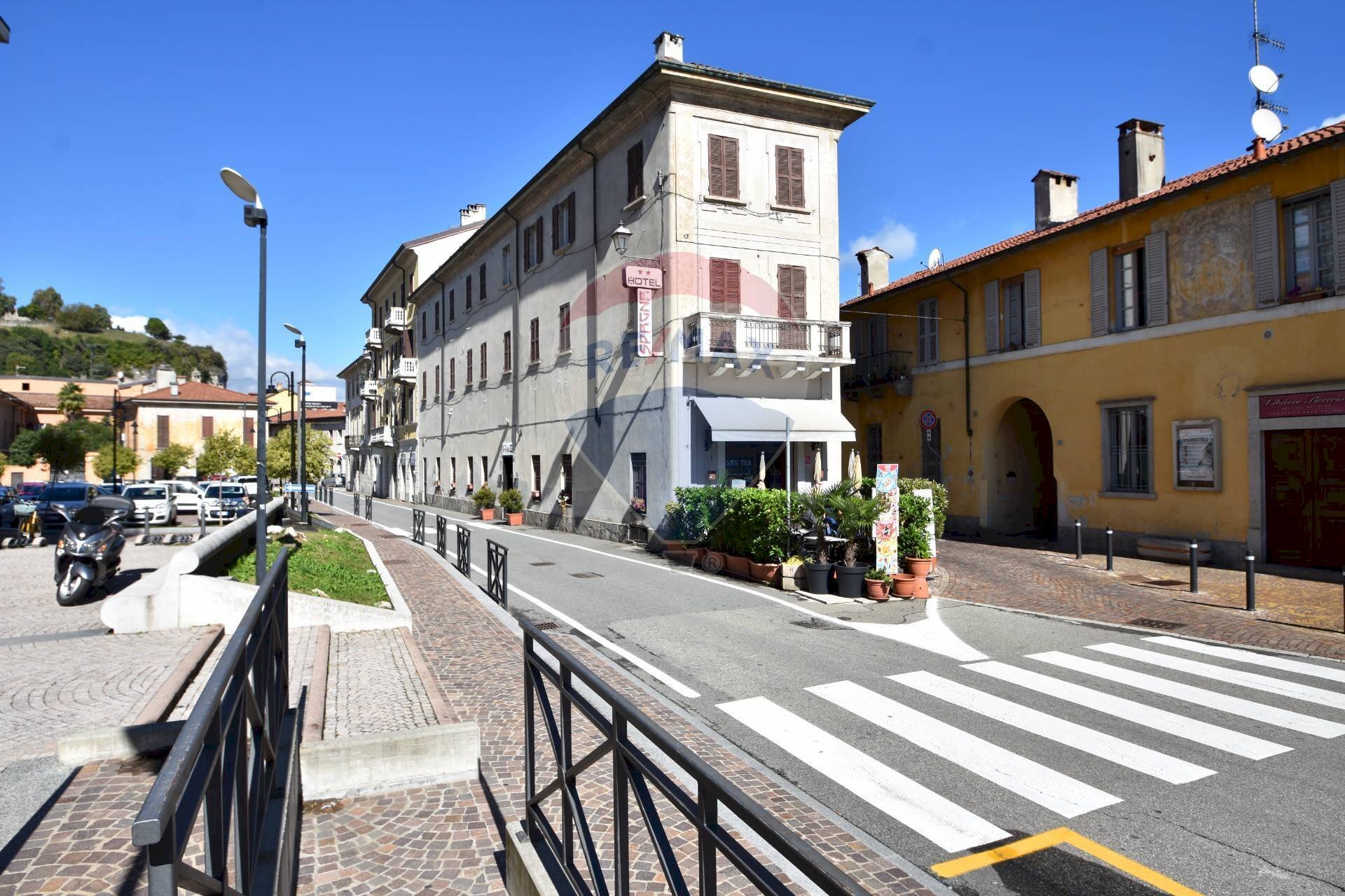 Edificio all\'aperto - Residence Arona - foto 2